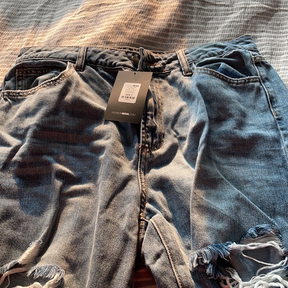 NWT Fashion Nova Boyfriend Jeans - Picture 2 of 3